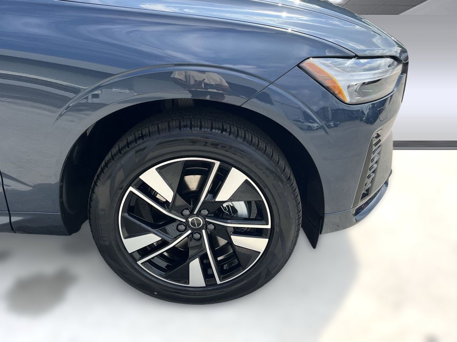 Used 2026 Volvo XC60 B5 Core w/ Climate Package image 12