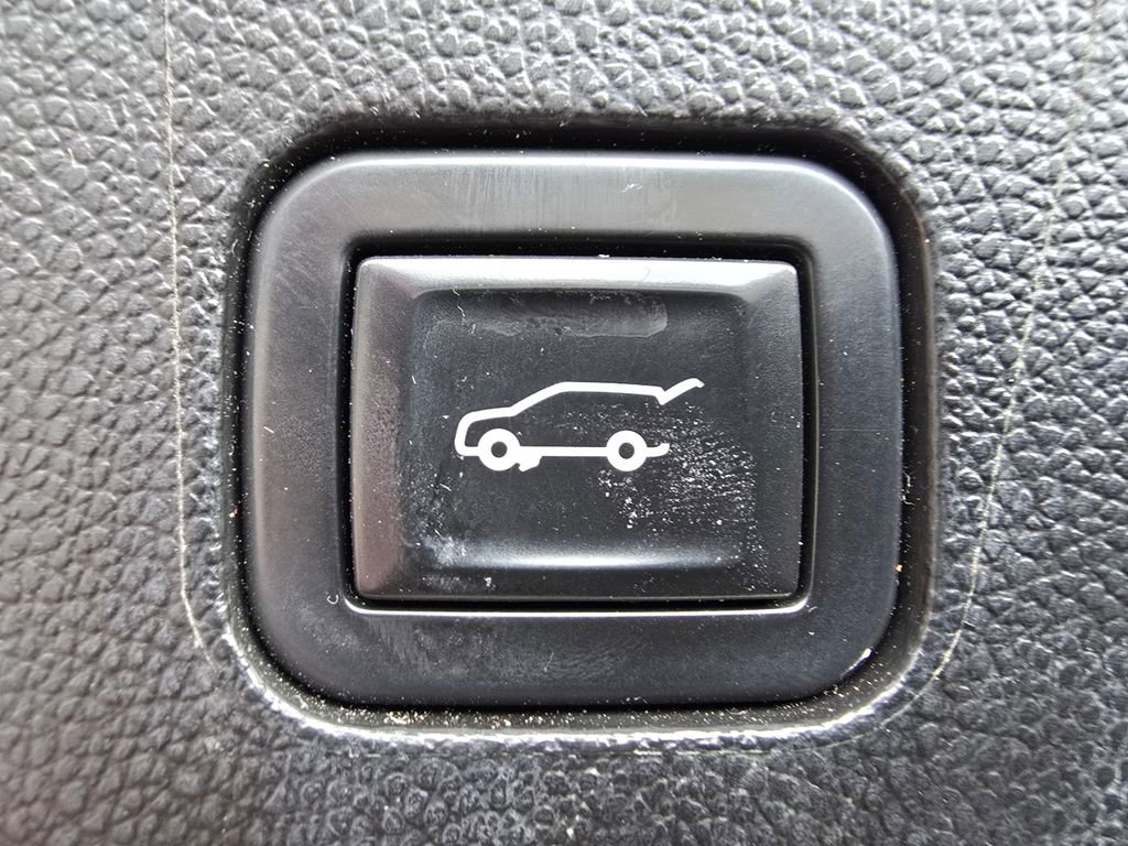 Used 2020 Buick Enclave Essence w/ Sport Touring Edition image 19