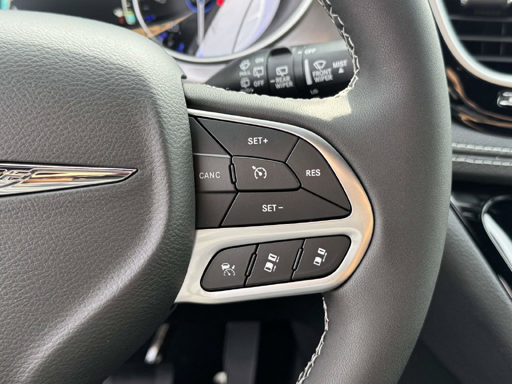 New 2026 Chrysler Pacifica Select FWD image 21