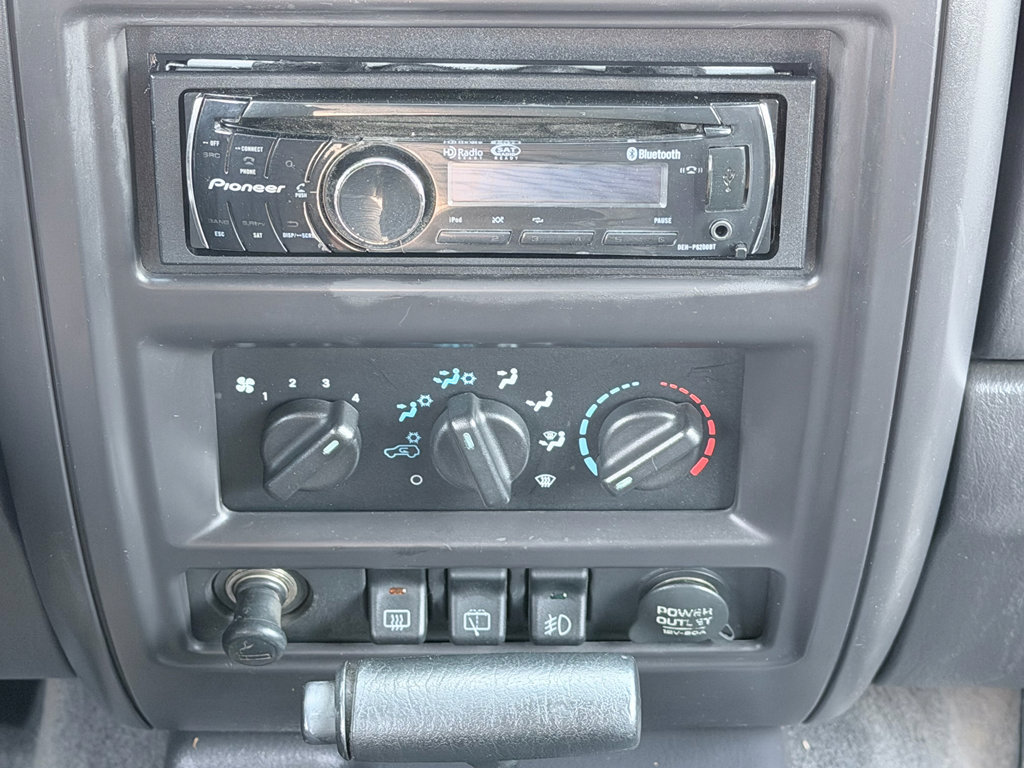 Used 2000 Jeep Cherokee Classic image 13