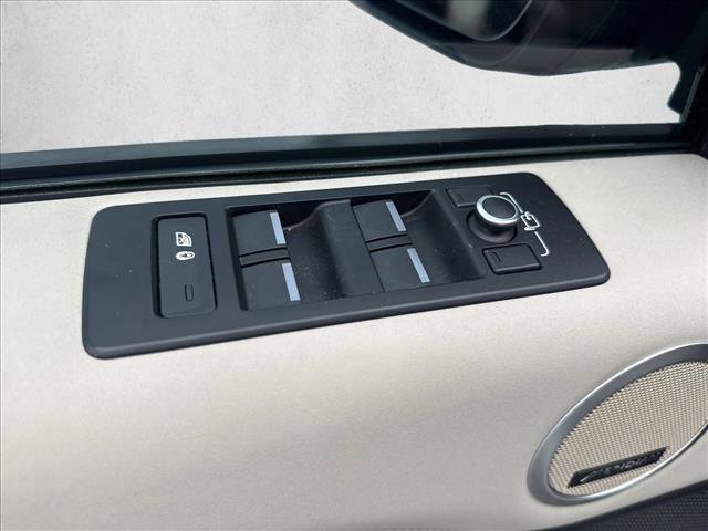Used 2019 Land Rover Discovery HSE image 11