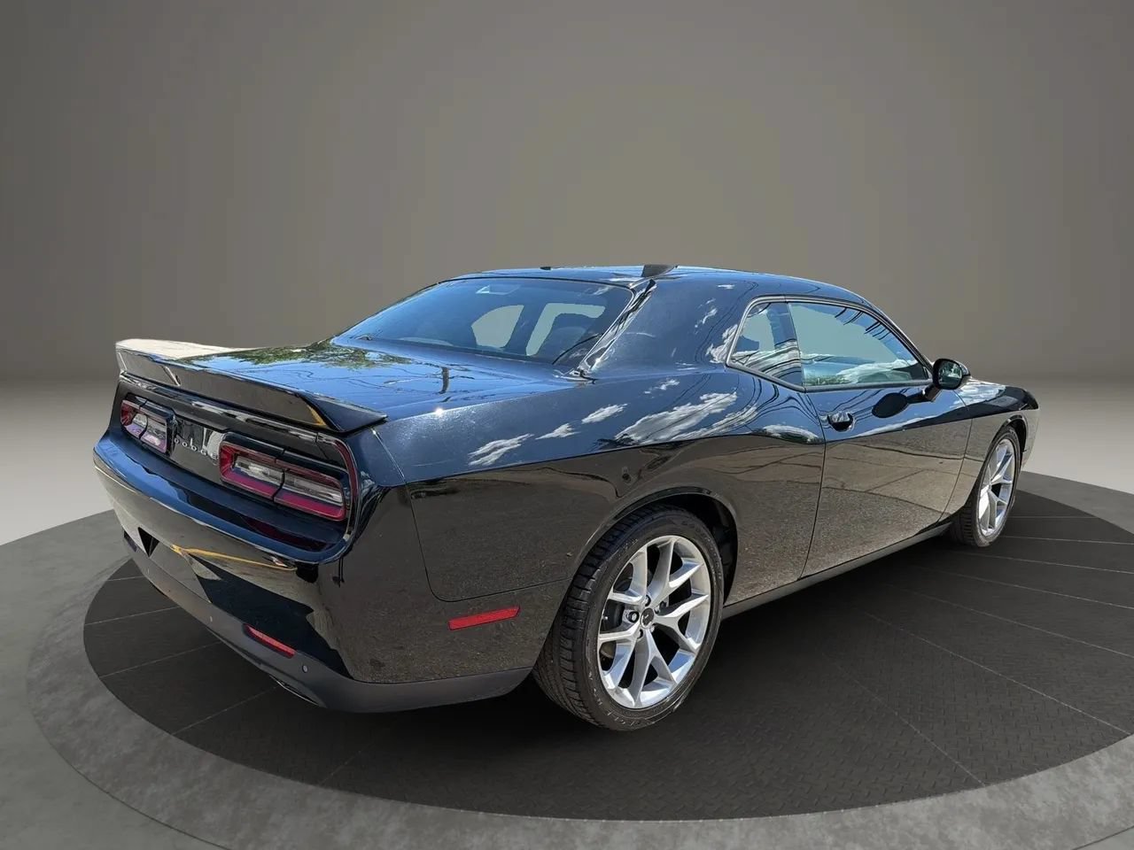 Used 2022 Dodge Challenger GT RWD image 5