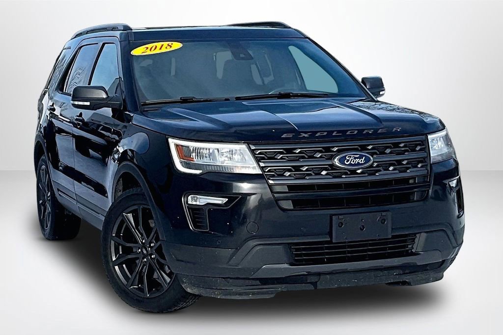 Used 2018 Ford Explorer XLT w/ XLT Appearance Package image 3