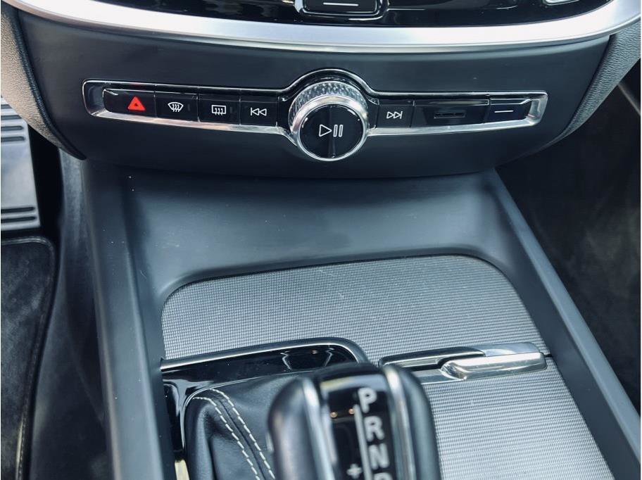 Used 2019 Volvo S60 T5 R-Design image 38