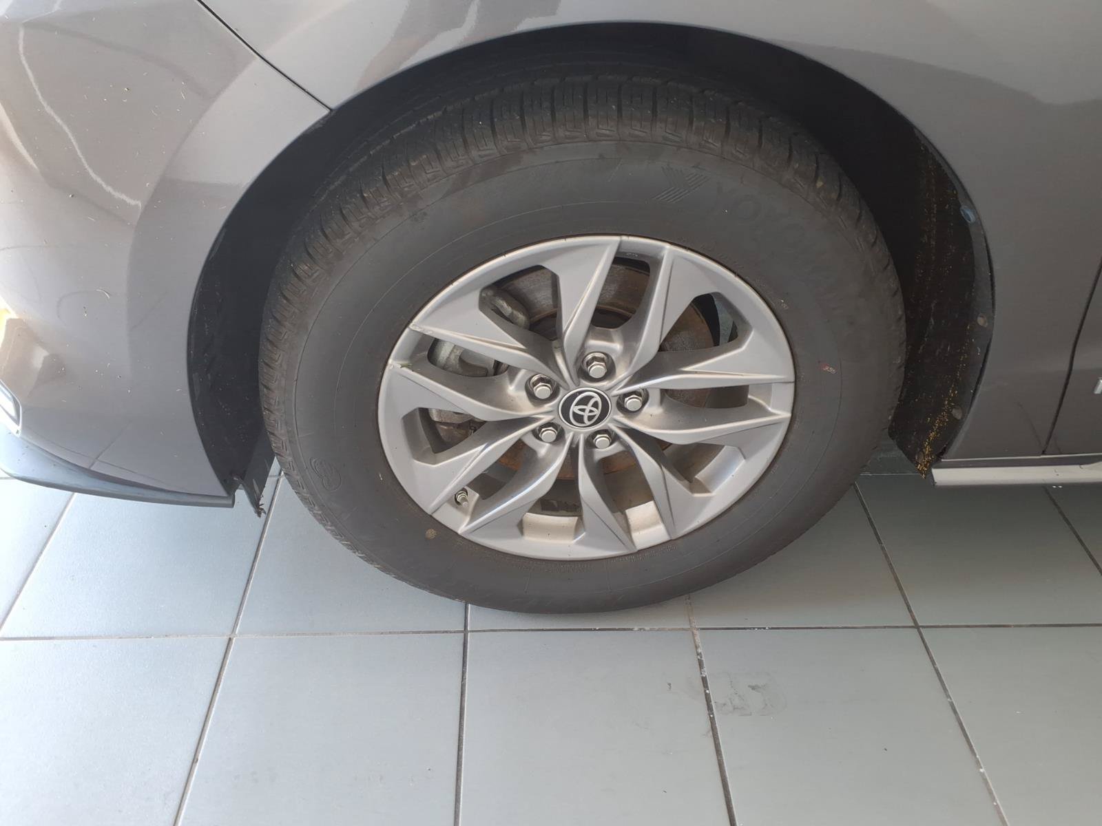 Used 2021 Toyota Sienna LE w/ LE Plus Package FWD image 9