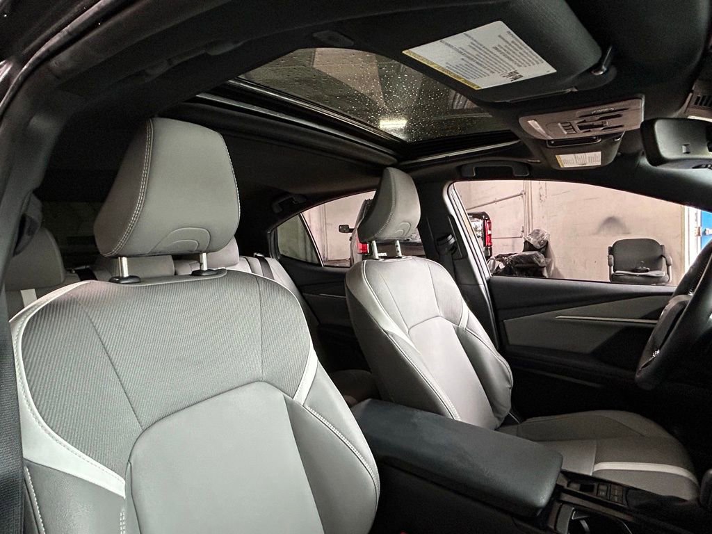 Used 2025 Toyota Camry SE w/ Convenience Package FWD image 34