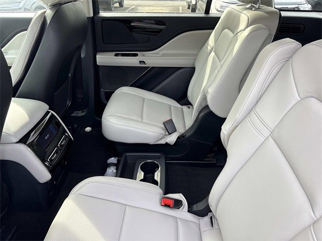 New 2026 Lincoln Aviator AWD w/ Jet Appearance Package image 18
