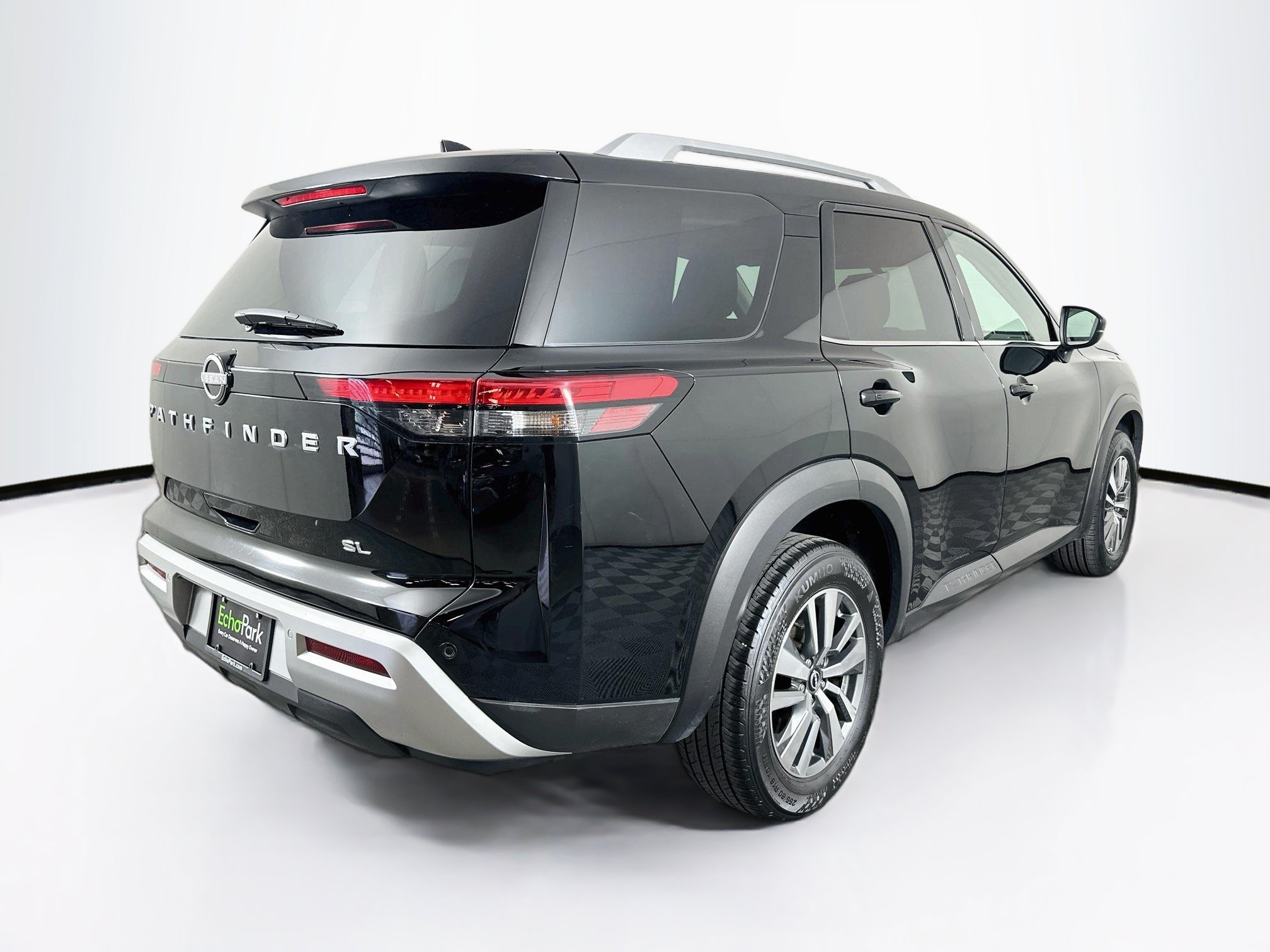 Used 2025 Nissan Pathfinder SL FWD image 9