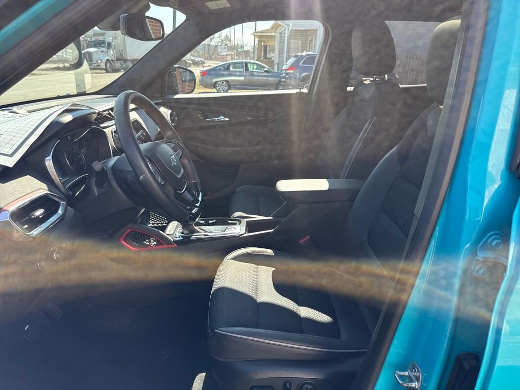 Used 2021 Chevrolet TrailBlazer RS w/ Sun and Liftgate Package image 11
