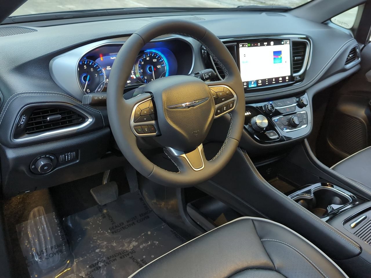 Used 2026 Chrysler Pacifica Limited FWD image 9