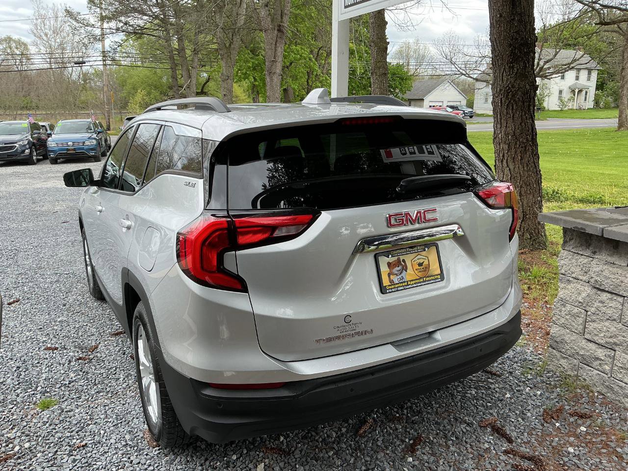 Used 2019 GMC Terrain SLE w/ Driver Convenience Package FWD image 3