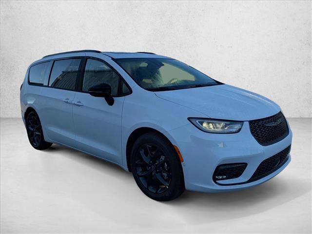 New 2026 Chrysler Pacifica Limited image 7