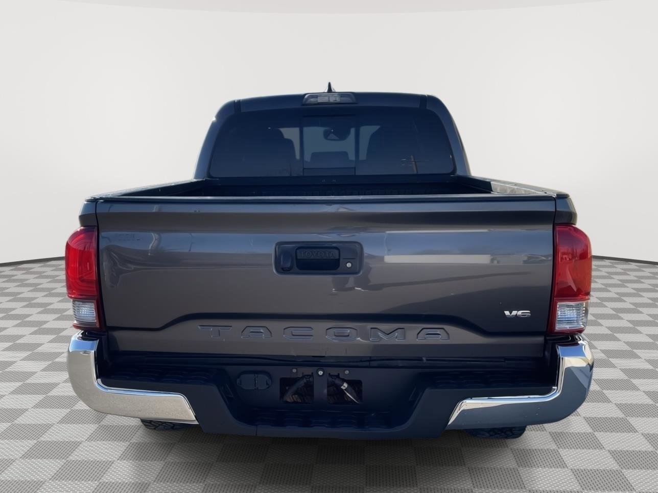 Used 2018 Toyota Tacoma TRD Off-Road RWD image 6