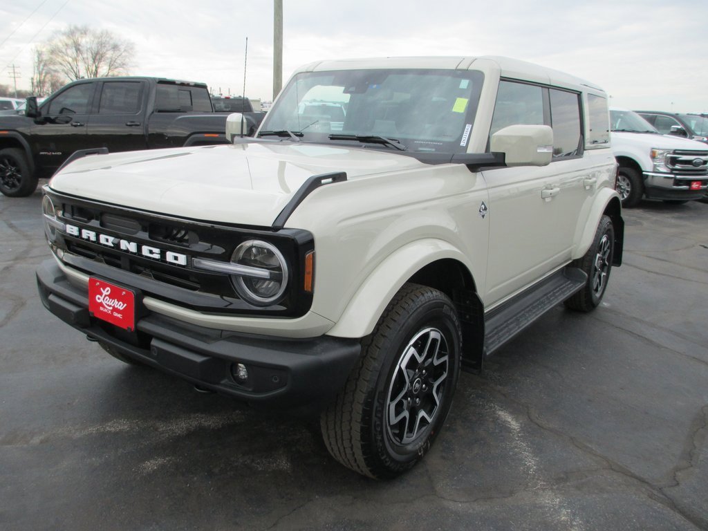 Used 2025 Ford Bronco Outer Banks image 9