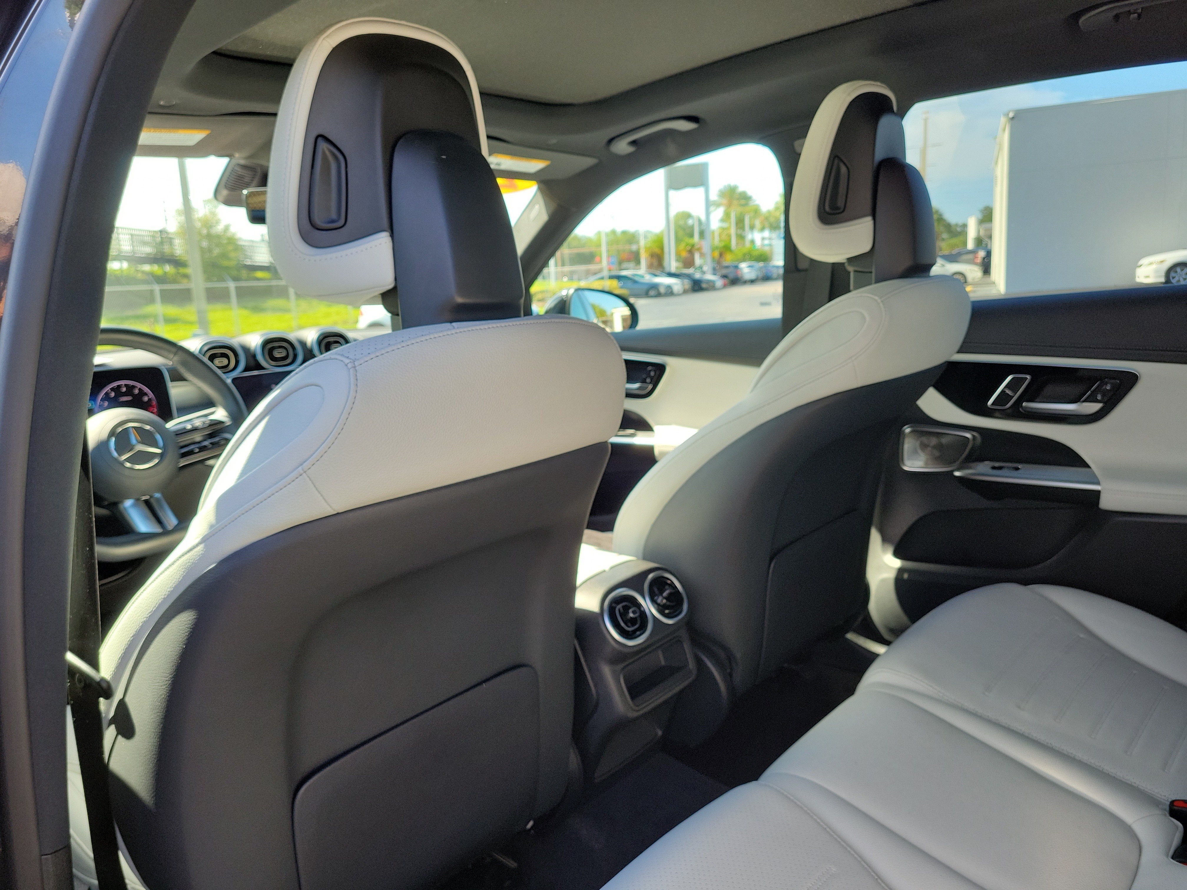 Used 2024 Mercedes-Benz GLC 300 image 11