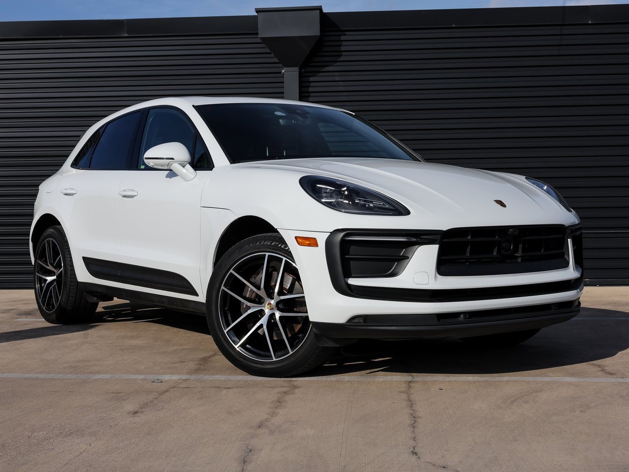 Certified 2023 Porsche Macan image 9