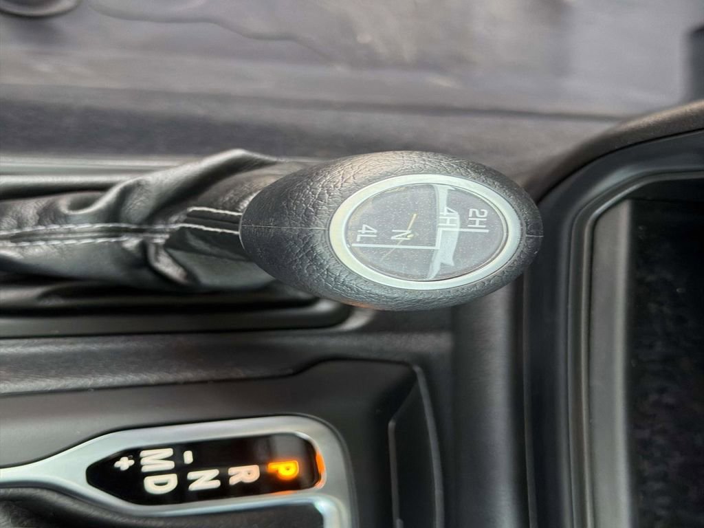 Used 2025 Jeep Gladiator Sport image 30