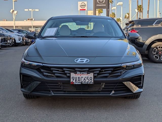 Used 2025 Hyundai Elantra Limited image 2