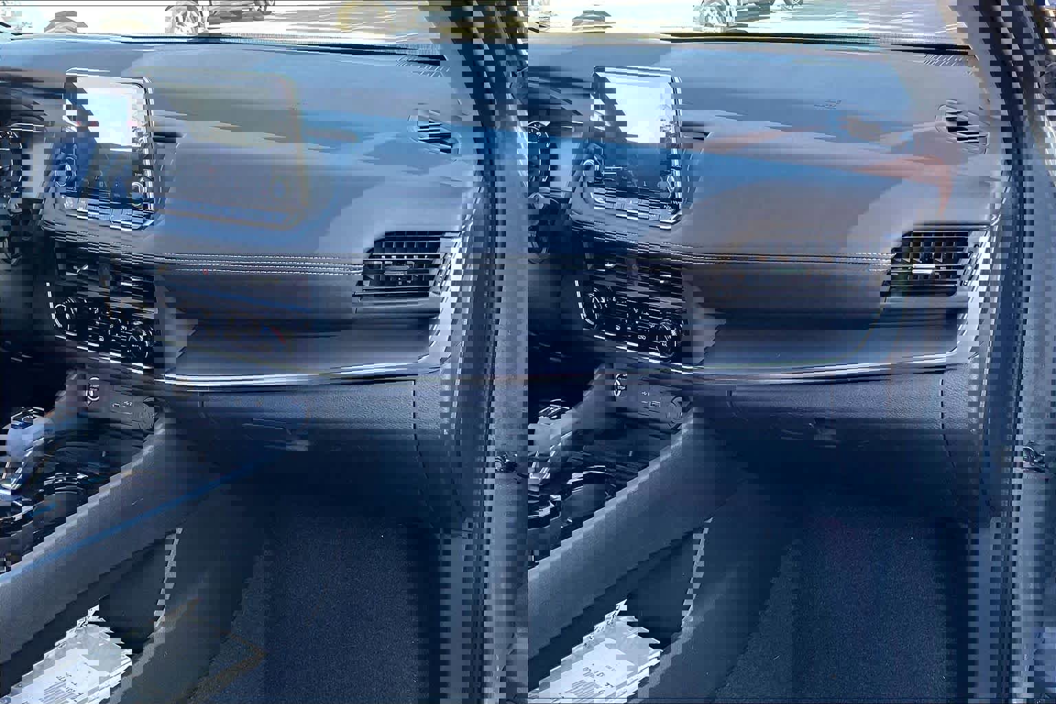 Used 2023 Nissan Rogue S image 18