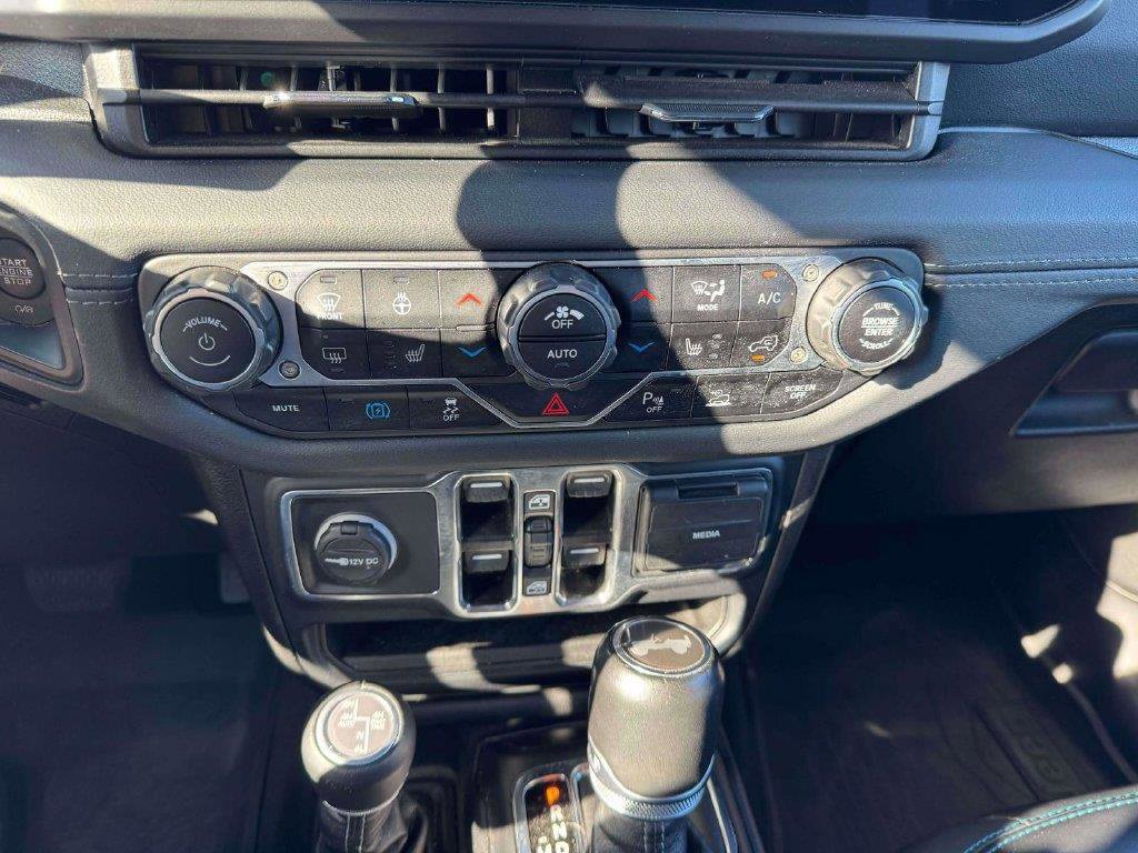 Used 2024 Jeep Wrangler High Altitude AWD/4WD image 32