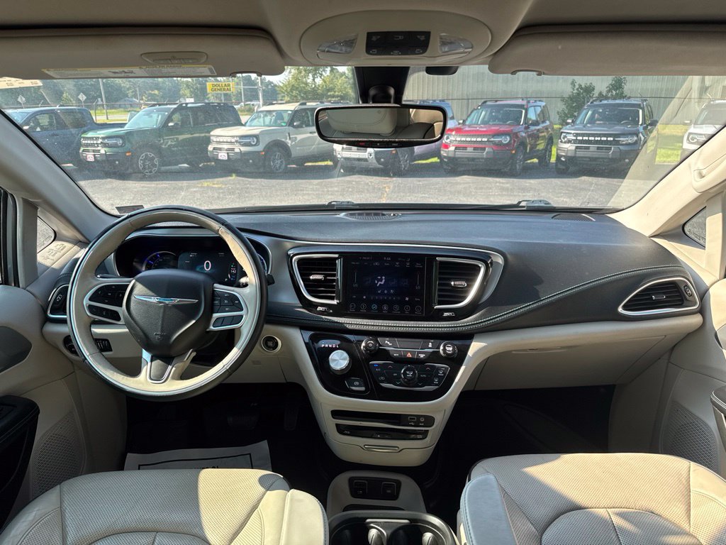 Used 2018 Chrysler Pacifica Limited FWD image 16