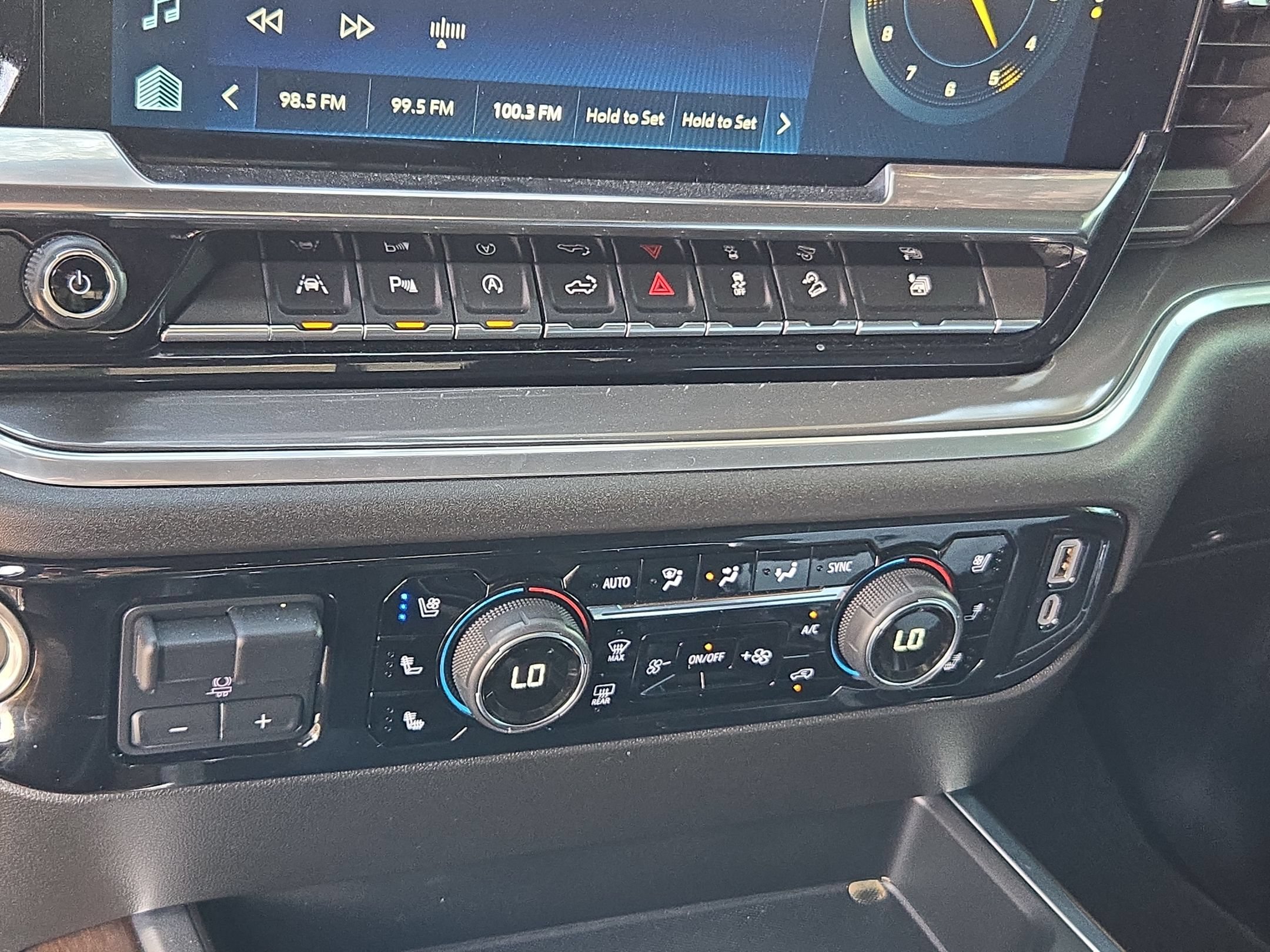 Certified 2024 Chevrolet Silverado 1500 High Country w/ Technology Package AWD/4WD image 17