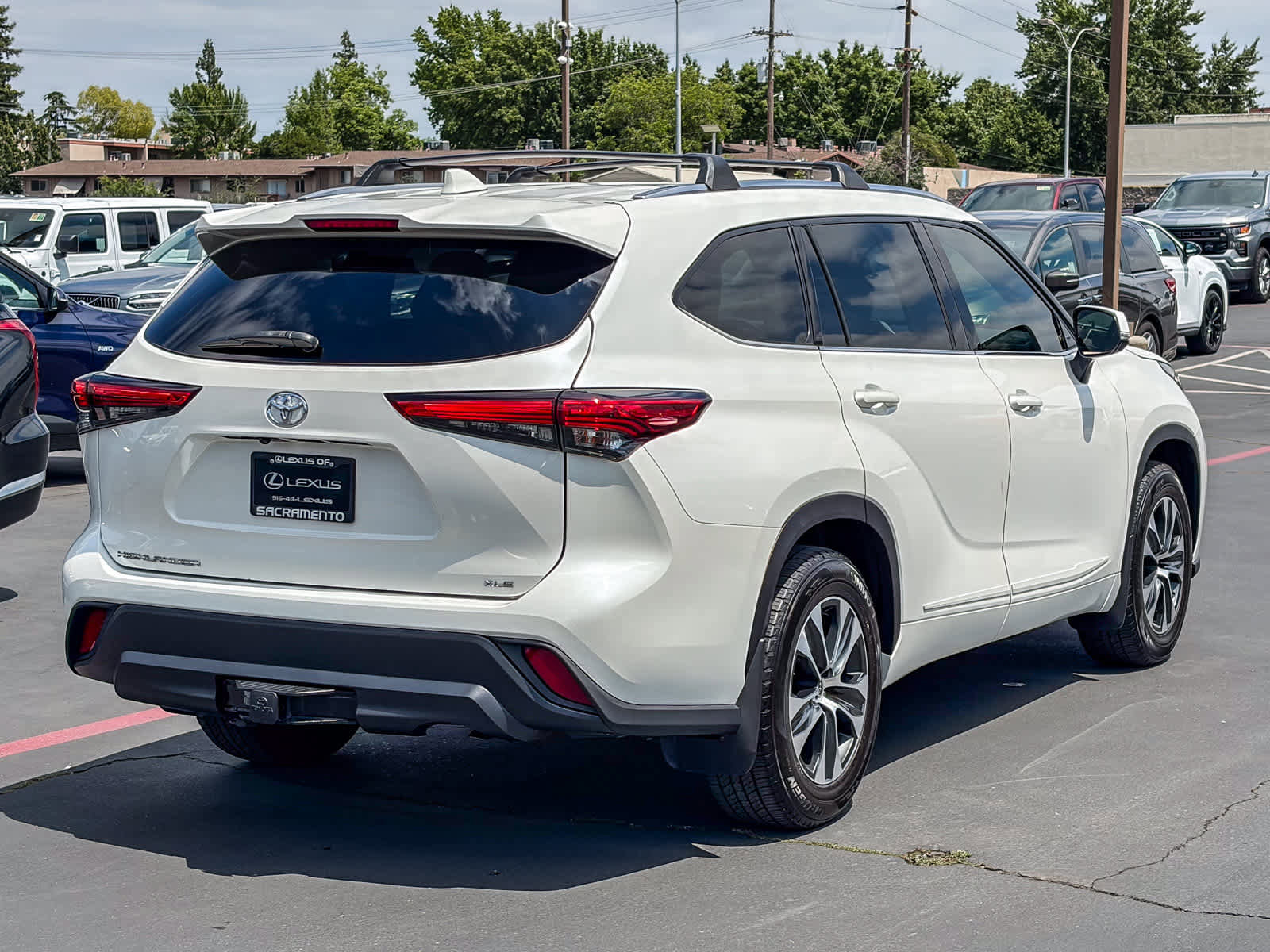 Used 2021 Toyota Highlander XLE FWD image 4