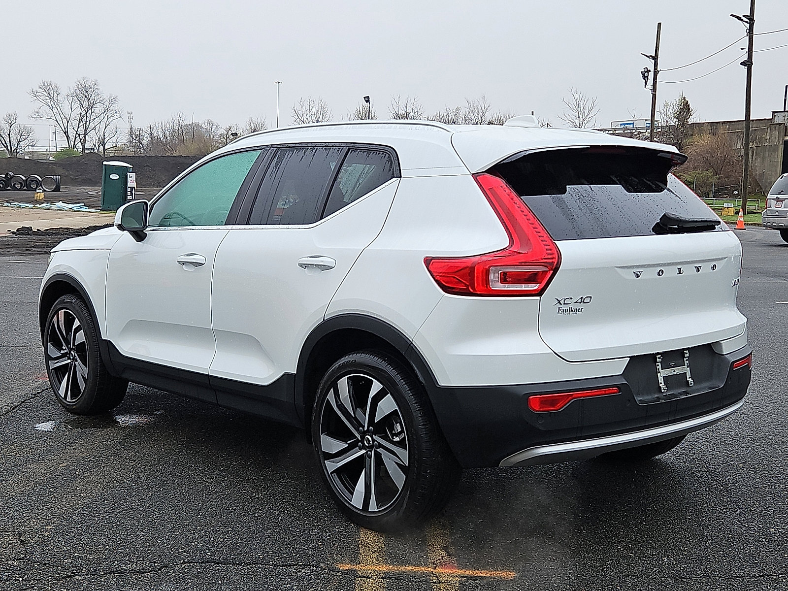 Certified 2023 Volvo XC40 B5 Ultimate w/ Protection Package Premier image 4