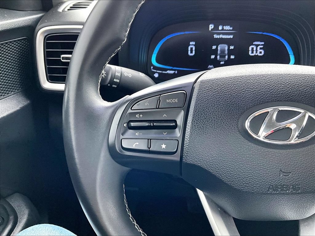 Used 2023 Hyundai Venue SEL FWD image 16