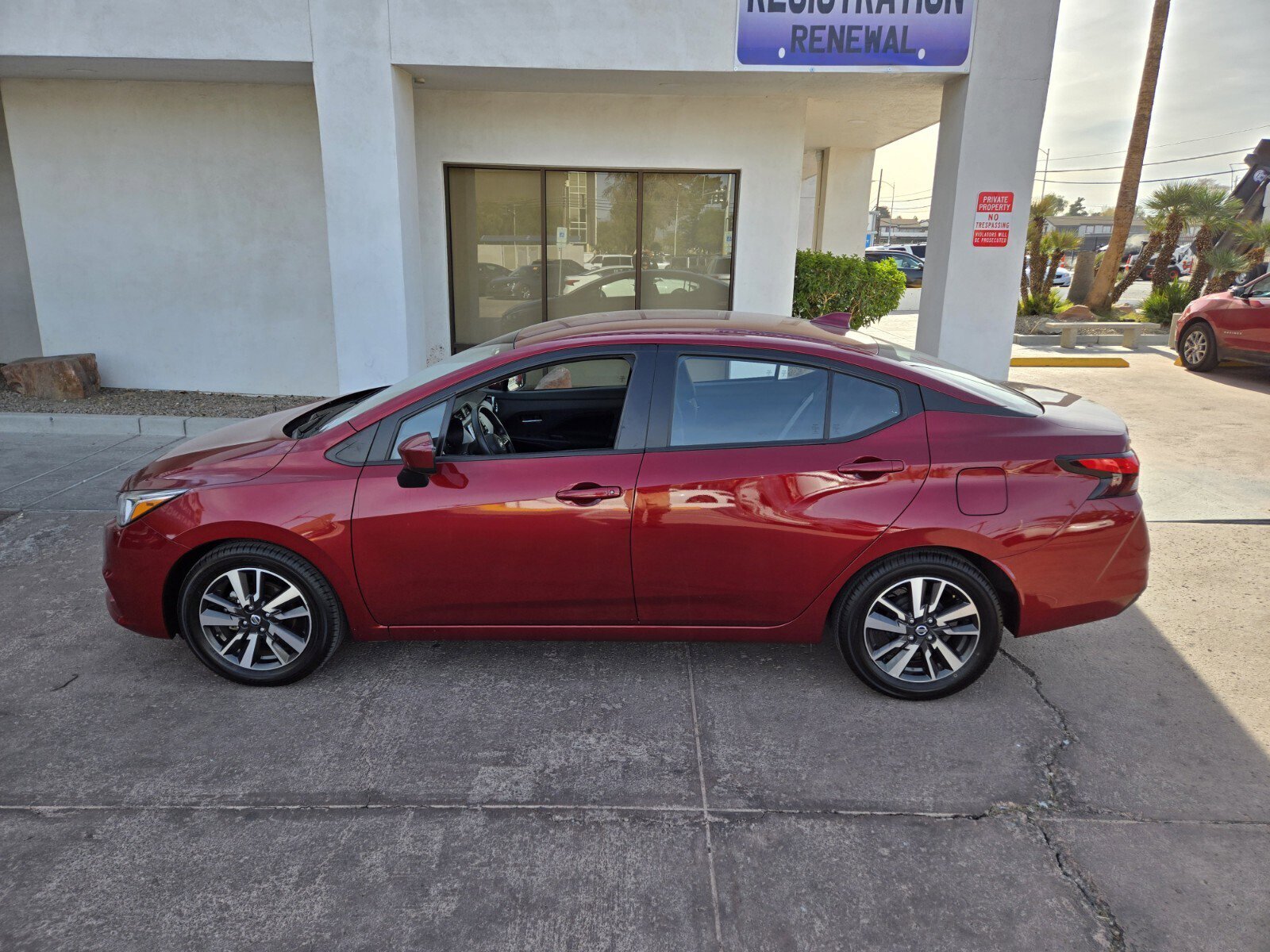 Used 2022 Nissan Versa SV FWD image 2
