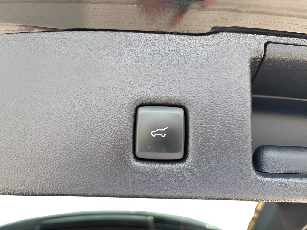 Used 2025 Ford Escape Platinum AWD/4WD image 31