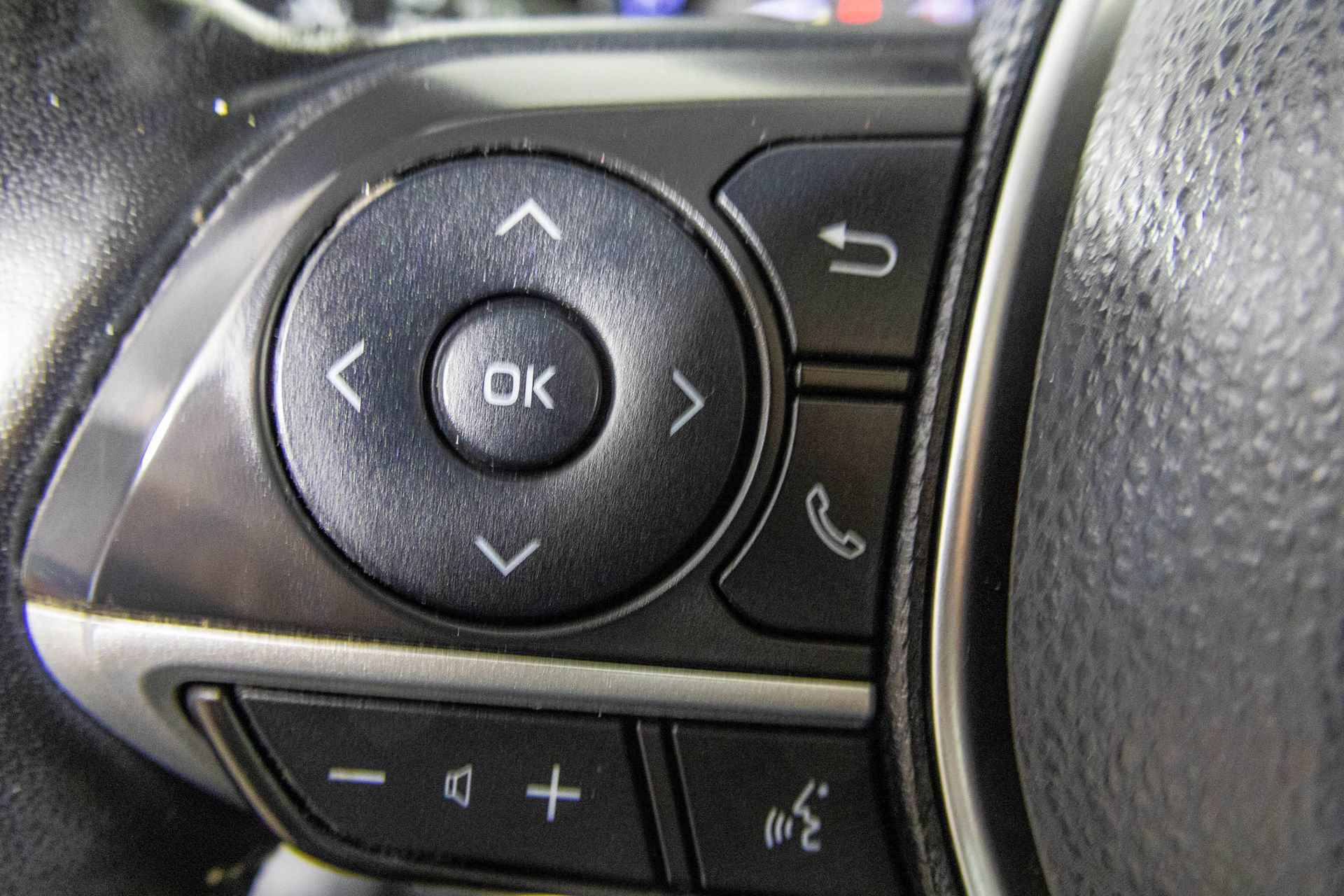 Used 2021 Toyota Camry XLE FWD image 32