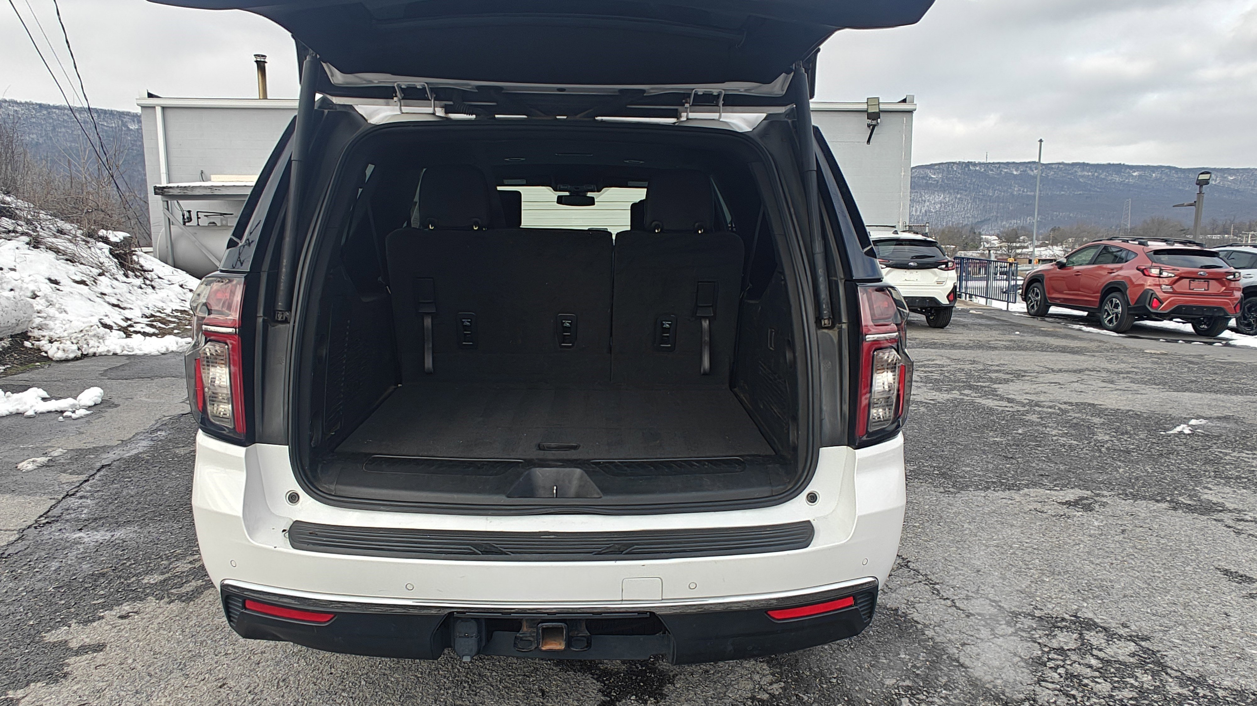 Used 2022 Chevrolet Suburban LT w/ Max Trailering Package image 5