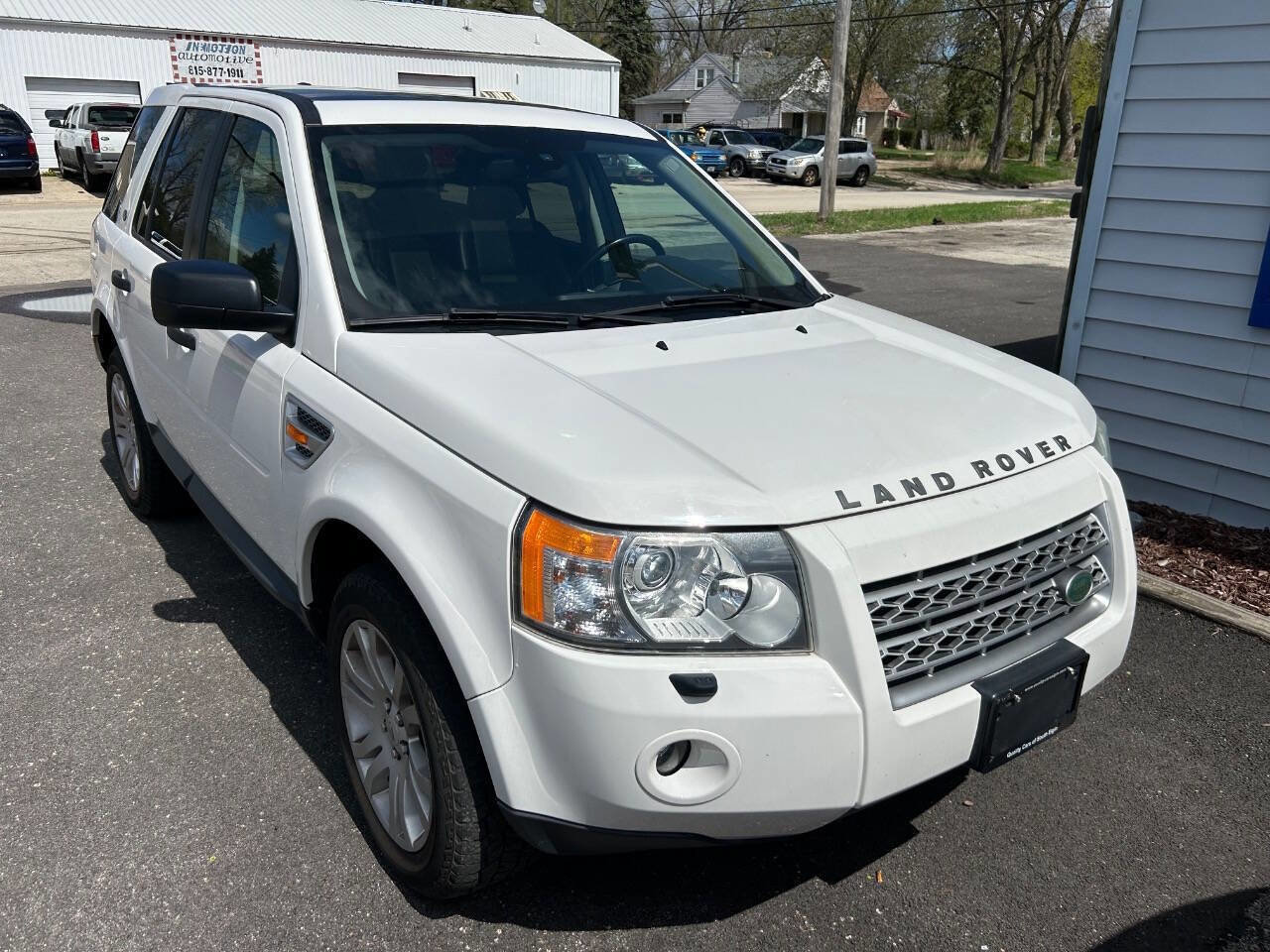 Used 2008 Land Rover LR2 SE image 2