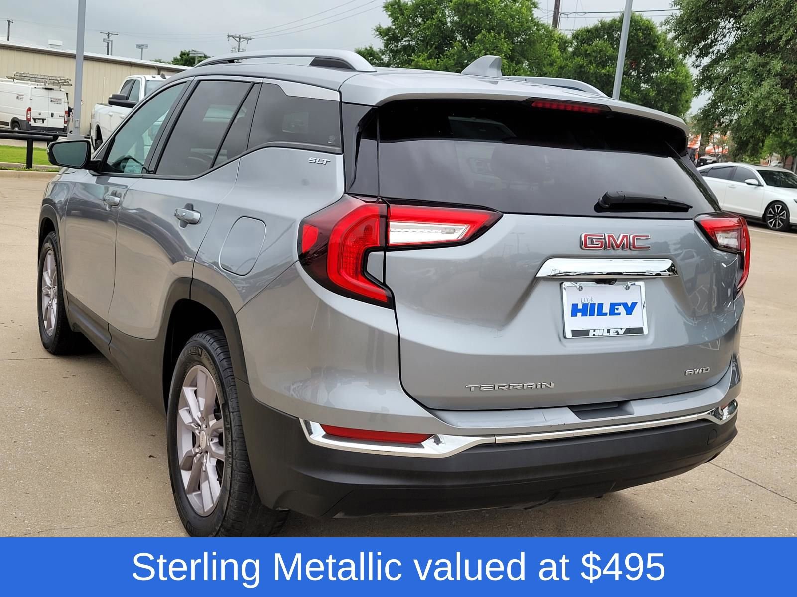 Used 2024 GMC Terrain SLT image 3