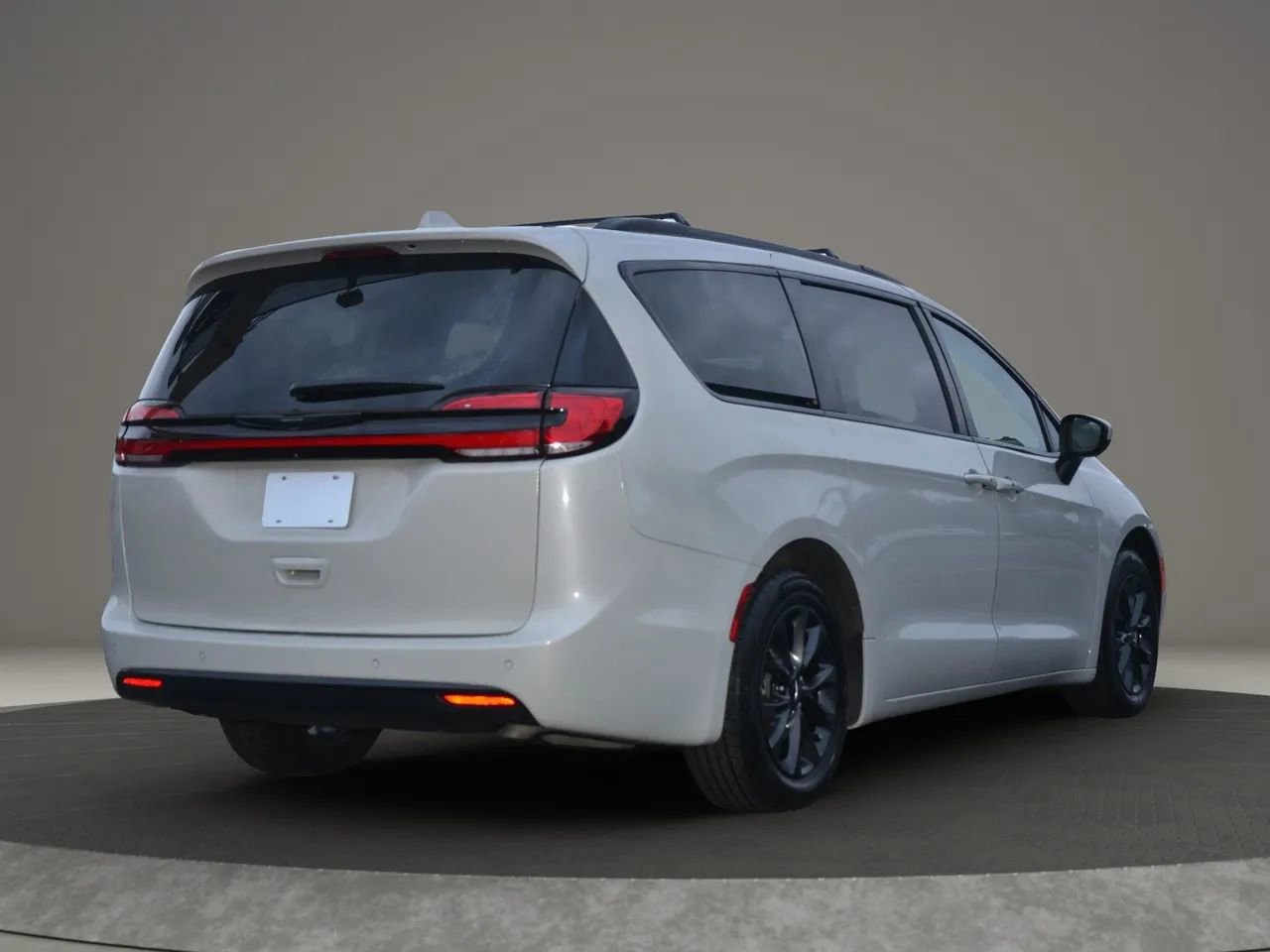 Used 2021 Chrysler Pacifica Touring w/ S Appearance Package image 43