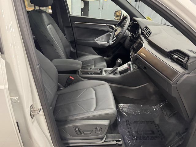 Certified 2023 Audi Q3 2.0T Premium w/ Convenience Package AWD/4WD image 31