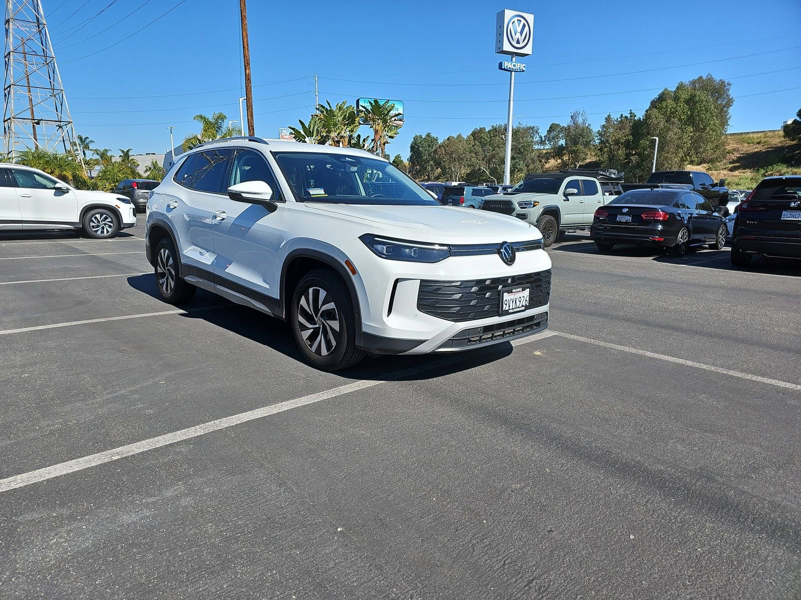 Used 2025 Volkswagen Tiguan S image 3