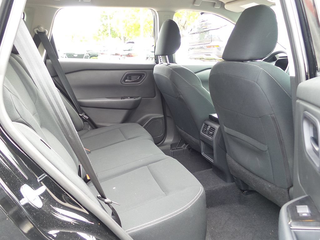 Used 2024 Nissan Rogue S FWD image 28