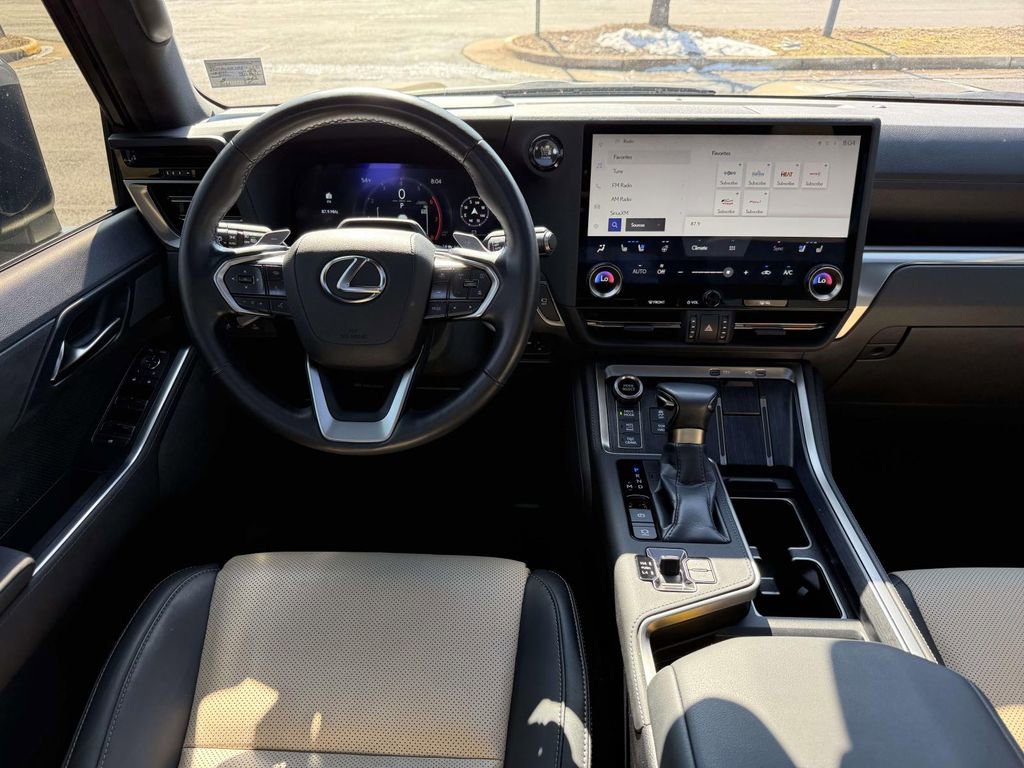 Used 2024 Lexus GX 550 image 8