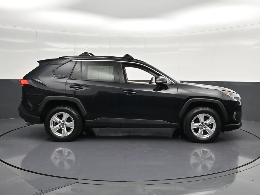 Used 2020 Toyota RAV4 XLE w/ Convenience Package FWD image 4