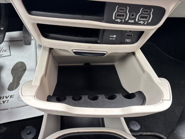 Used 2022 Chrysler Pacifica Touring-L FWD image 46
