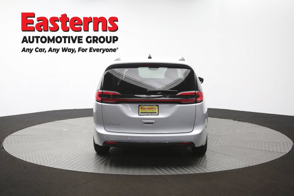 Used 2024 Chrysler Pacifica Touring-L FWD image 38
