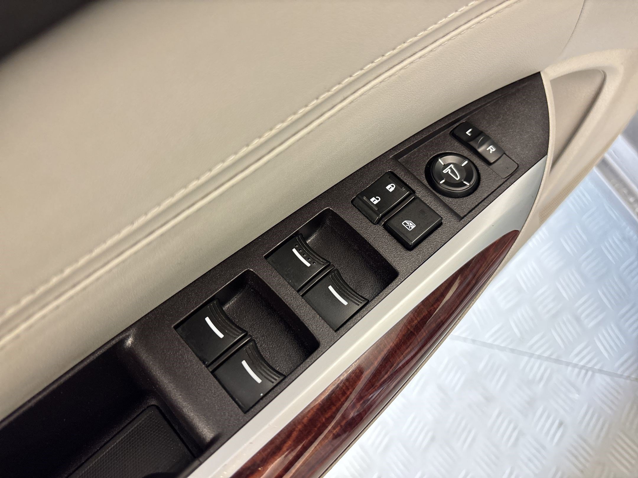 Used 2015 Acura TLX V6 image 11