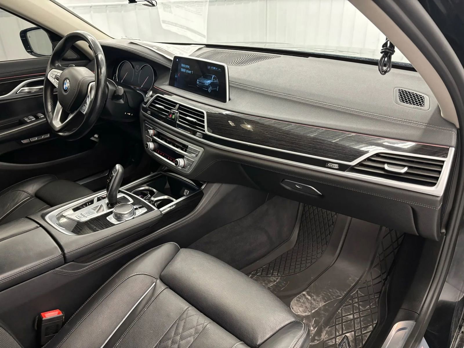 Used 2018 BMW 750i xDrive image 37