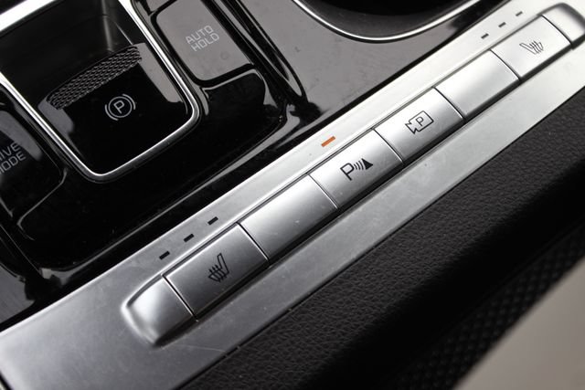 Used 2024 Kia Carnival EX FWD image 12