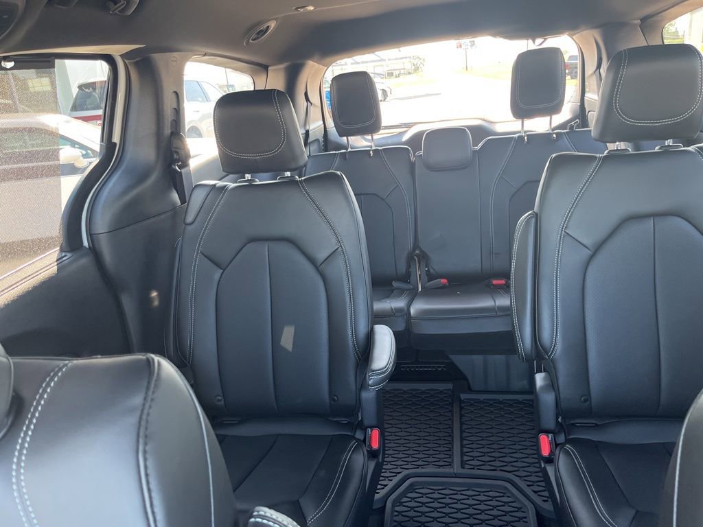 New 2025 Chrysler Pacifica Select image 21