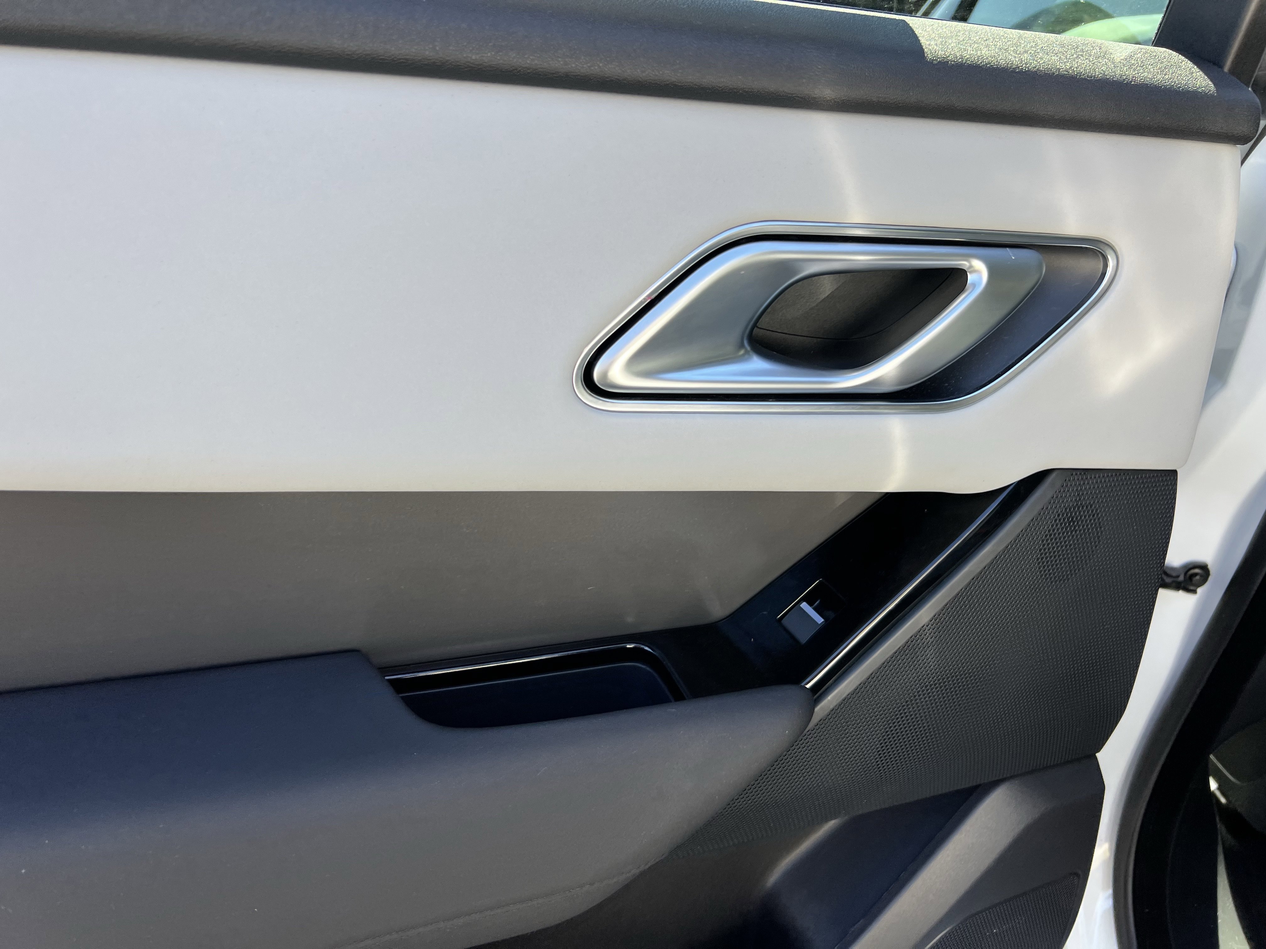 Used 2024 Land Rover Range Rover Velar Dynamic SE image 30