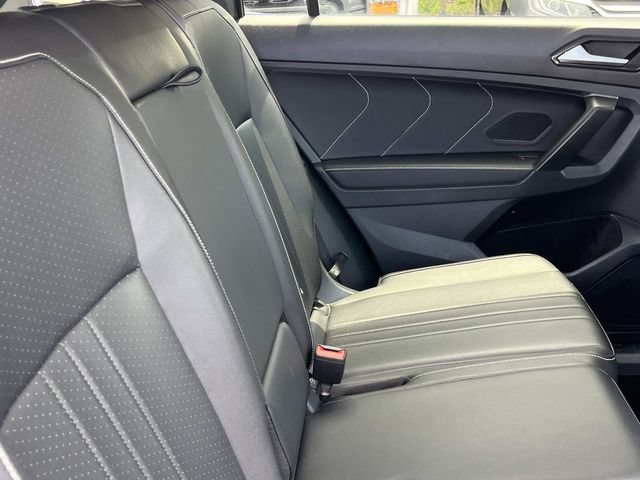 Used 2024 Volkswagen Tiguan SE AWD/4WD image 27