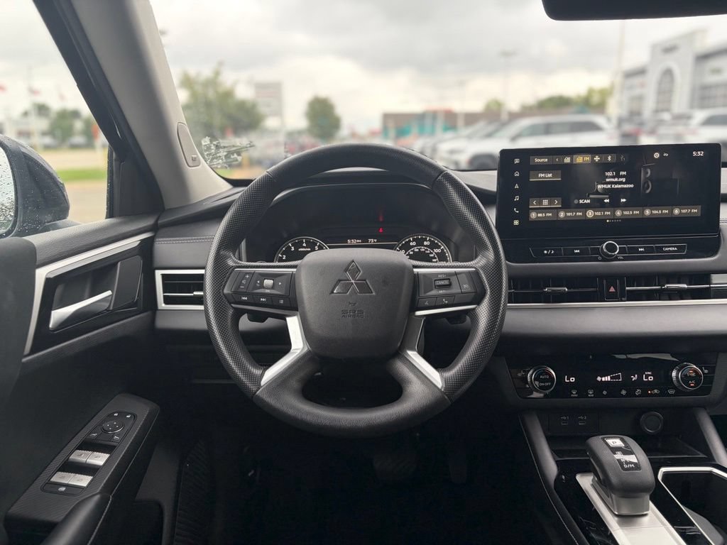 Used 2025 Mitsubishi Outlander ES AWD/4WD image 25